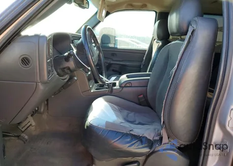 2004 GMC Sierra K2500 Heavy Duty z USA, uszkodzony, nr VIN 1GTHK232X4F182380